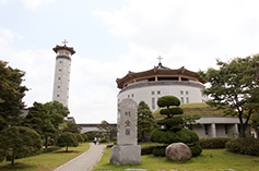 해미순교성지에 솟은 팔각형탑 망루 순교영성 담은 예술작품으로 새단장
