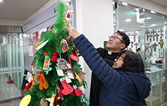 대전교구 천안쌍용2동본당, 전 신자 함께 꾸민 ‘성탄트리’ 눈길
