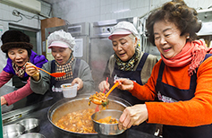 23년째 반찬만들기 봉사 부산 청학본당 어르신들