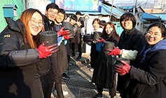 원주 청년사목국 ‘핫데이’ 청년들 자발적 모금·봉사 소외 이웃에 난방용품 전달