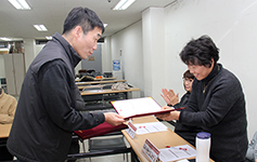 서울 가톨릭사회복지회, 공모지원사업 통해 본당 선정해 증서 수여