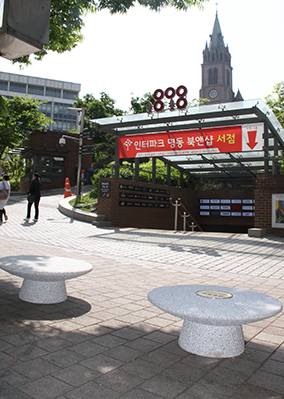 5·18 기억 조형물 ‘오월 걸상’ 명동대성당 앞 설치