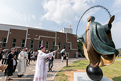 ‘김수환 추기경 사랑과 나눔공원’, 성모상·천사상 등 새 성물로 단장